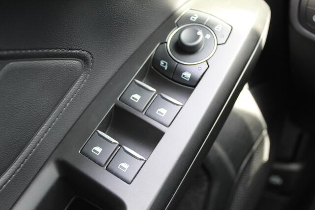 Ford FOCUS Wagon 1.0 EcoBoost,155pk Active AUTOMAAT ! Trekgewicht 1.500kg ! Slechts 12.000km ! Ruim ¤. 9.000,- beneden de nieuwprijs ! Volautm. airco dual, navigatie, telefoonvoorb., adaptive cruise control, LED verlichting, metallic lak, camera, front-, lane- en si