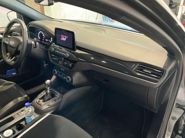 Ford FOCUS Wagon 2.3 EcoBoost ST-3 | Adaptive cruise control | Adaptive LED | Trekhaak | Winter Pack | Bang&Olufsen | Elektrische achterklep | Head up Display