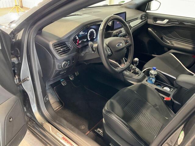 Ford FOCUS Wagon 2.3 EcoBoost ST-3 | Adaptive cruise control | Adaptive LED | Trekhaak | Winter Pack | Bang&Olufsen | Elektrische achterklep | Head up Display