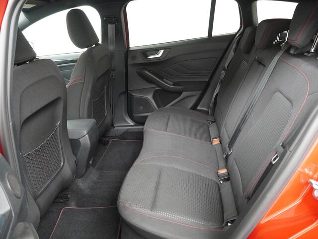 Ford FOCUS Wagon 125pk EcoBoost Hybrid ST Line | Winter Pack | Camera | Adapt. Cruise | Blis | All seasons | Apple Carplay/Android Auto |