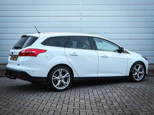 Ford FOCUS Wagon 1.0 Titanium | Clima | Cruise | Navi | Pdc Voor/Achter | Trekhaak | 17 Inch |