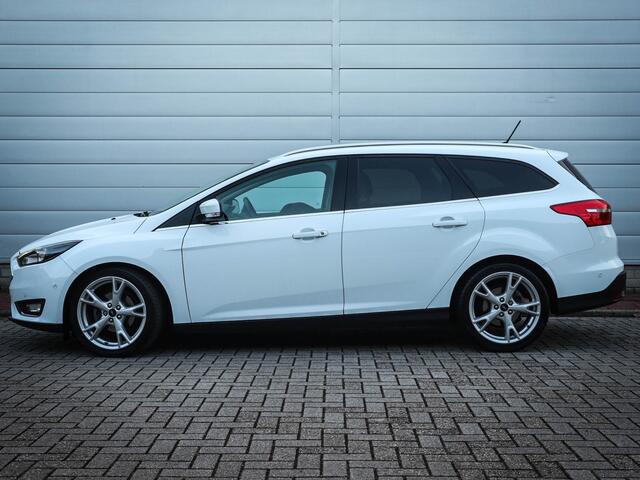 Ford FOCUS Wagon 1.0 Titanium | Clima | Cruise | Navi | Pdc Voor/Achter | Trekhaak | 17 Inch |