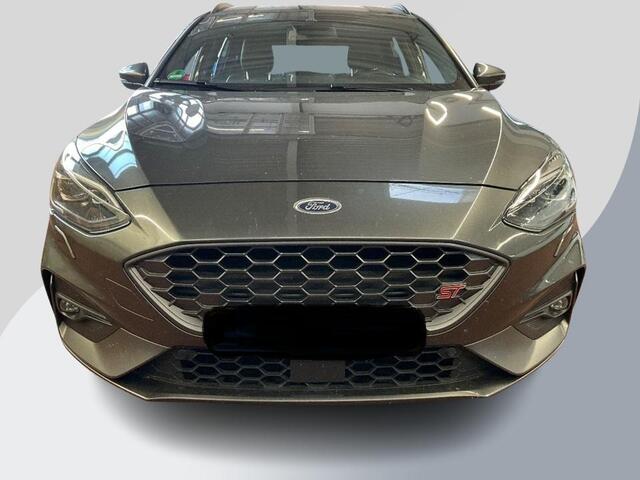 Ford FOCUS Wagon 2.0 EcoBlue ST 190pk diesel | Wegklapbare trekhaak | Adaptive cruise control | Winter Pack | Adaptive LED | Head up Display | Bang&Olufsen | 1.800 kg trekgewicht