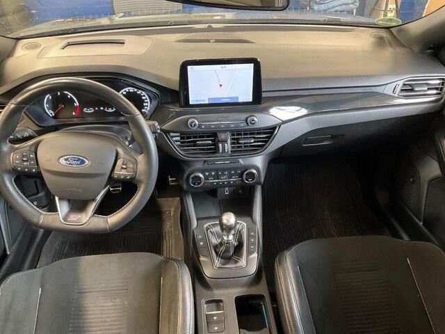 Ford FOCUS Wagon 2.0 EcoBlue ST 190pk diesel | Wegklapbare trekhaak | Adaptive cruise control | Winter Pack | Adaptive LED | Head up Display | Bang&Olufsen | 1.800 kg trekgewicht