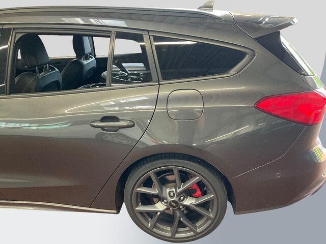 Ford FOCUS Wagon 2.0 EcoBlue ST 190pk diesel | Wegklapbare trekhaak | Adaptive cruise control | Winter Pack | Adaptive LED | Head up Display | Bang&Olufsen | 1.800 kg trekgewicht