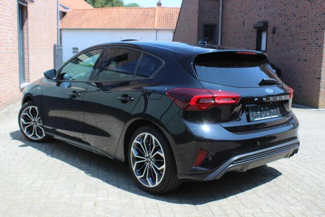 Ford FOCUS 1.0 EcoBoost Hybrid ST Line X Navi/Carplay, Winterpack, Camera, 18" Automaat!