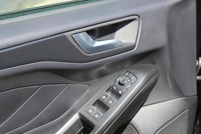 Ford FOCUS 1.0 EcoBoost Hybrid ST Line X Navi/Carplay, Winterpack, Camera, 18" Automaat!