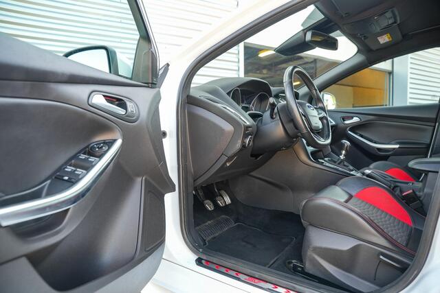 Ford FOCUS 2.0 ST-3 Keyless Stuurverw. Cruise Clima 18''LM