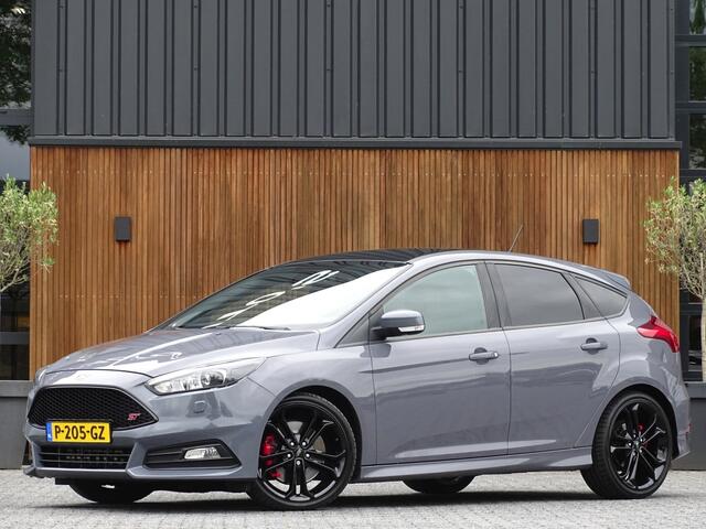 Ford FOCUS ST MK3 2.0T 289PK / Recaro / Milltek / Airtac / LED