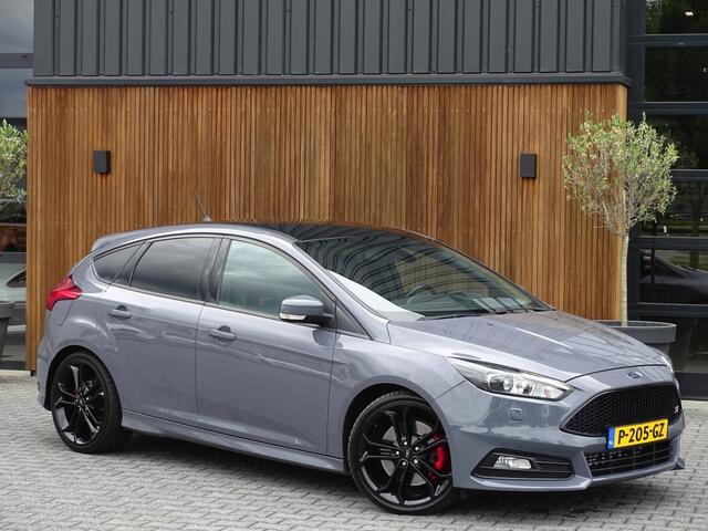 Ford FOCUS ST MK3 2.0T 289PK / Recaro / Milltek / Airtac / LED