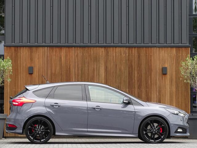 Ford FOCUS ST MK3 2.0T 289PK / Recaro / Milltek / Airtac / LED