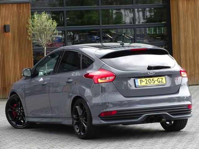 Ford FOCUS ST MK3 2.0T 289PK / Recaro / Milltek / Airtac / LED