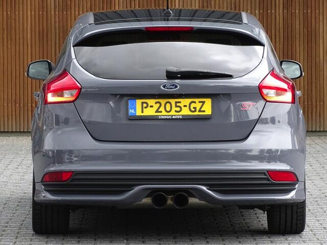 Ford FOCUS ST MK3 2.0T 289PK / Recaro / Milltek / Airtac / LED