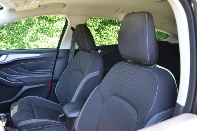 Ford FOCUS Wagon 1.0 EcoBoost Connected Navi/Pdc/Ecc/Stoel,ruit en stuurverwarming/Cr-Controle/Privacy-Glass/16-Inch Lmv/Achteruitrijcamera