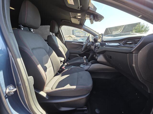 Ford FOCUS Wagon 1.5 EcoBoost ST Line Business NAVIGATIE|CAMERA|PDC VOOR+ACHTER|GETINT GLAS|18 INCH Maandag tot Vrijdag geopend van 09.00 tot 20.00 uur geopend en Zaterdag van 09.00 tot 18.00 uur