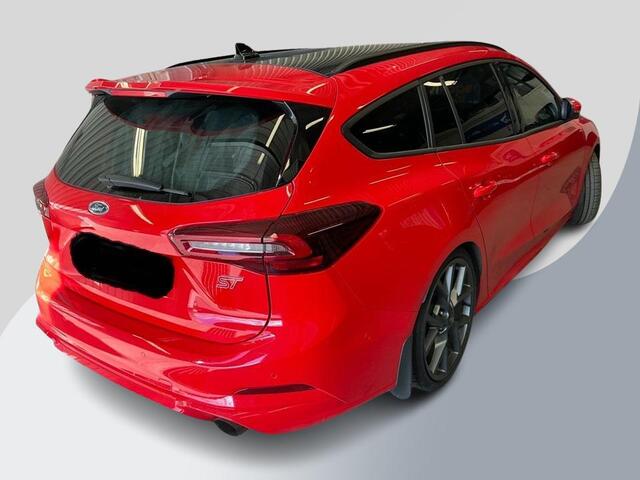 Ford FOCUS Wagon 2.3 EcoBoost ST-X Automaat 280pk! | Panoramadak | Afneembare trekhaak | Winter Pack | Standkachel | AGR-stoelen | Bang&Olufsen | Elektrische achterklep | Head up Display | Matrix LED