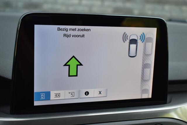 Ford FOCUS Wagon 1.0 EcoBoost Titanium Business Trekhaak Navigatie stuur/voorruit verwarming