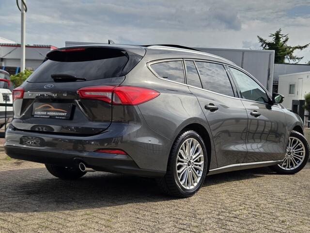 Ford FOCUS Wagon 1.0 EcoBoost Titanium Business PANORAMADAK|NAVIGATIE|CRUISE CONTROL|CAMERA|KEY LESSGO|BANG&OLUFSEN| MUZIEK|PDC VOOR+ACHTER|GETINT GLAS|ELEKTRISCHE KLEP|17 INCH Maandag tot Vrijdag geopend van 09.00 tot 20.00 uur geopend en Zaterdag van 09.00 tot 18.