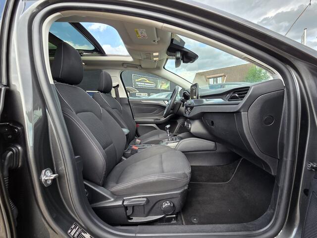 Ford FOCUS Wagon 1.0 EcoBoost Titanium Business PANORAMADAK|NAVIGATIE|CRUISE CONTROL|CAMERA|KEY LESSGO|BANG&OLUFSEN| MUZIEK|PDC VOOR+ACHTER|GETINT GLAS|ELEKTRISCHE KLEP|17 INCH Maandag tot Vrijdag geopend van 09.00 tot 20.00 uur geopend en Zaterdag van 09.00 tot 18.