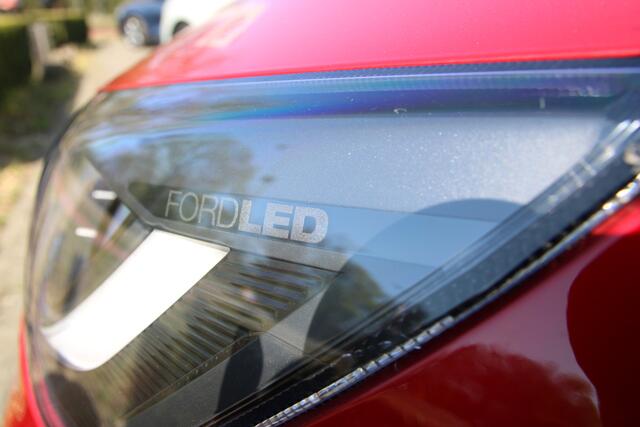 Ford FOCUS Wagon 1.0 EcoBoost 155 PK Hybrid AUTOMAAT ST- Line AFNEEMBARE TREKHAAK | WINTERPAKKET | NAVIGATIE |