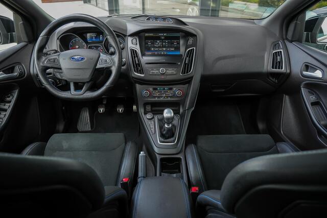 Ford FOCUS RS 2.3 350pk |dealer onderhouden|schuif/kantel dak|schaalstoelen|Sony|Apple Carplay|bi-xenon|19" multispaak|