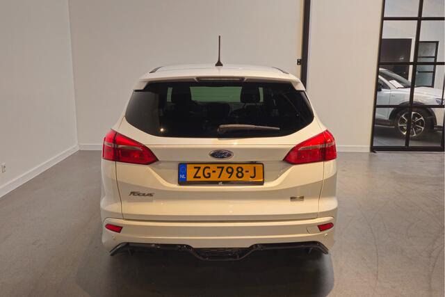 Ford FOCUS Wagon 1.0 ST-Line - Apple Carplay/Android Auto - Stoel/Stuurverwarming - achteruitrijcamera