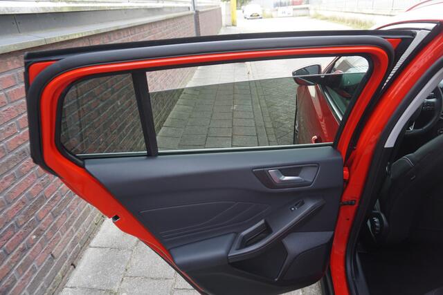 Ford FOCUS Wagon 1.0 EcoB.125PK Titanium Bus. DesignPack/17Inch. LED Koplampen.