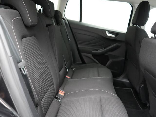 Ford FOCUS EcoBoost Hybrid 155pk Dealer O.H | Trekhaak Af Fabriek | Adaptive Cruise | Camera | Apple Carplay | Verwarmde Sportstoel & Stuur | Navigatie | Blis | Virtual | DAB |