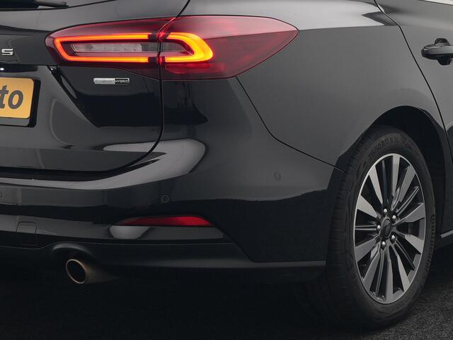 Ford FOCUS EcoBoost Hybrid 155pk Dealer O.H | Trekhaak Af Fabriek | Adaptive Cruise | Camera | Apple Carplay | Verwarmde Sportstoel & Stuur | Navigatie | Blis | Virtual | DAB |