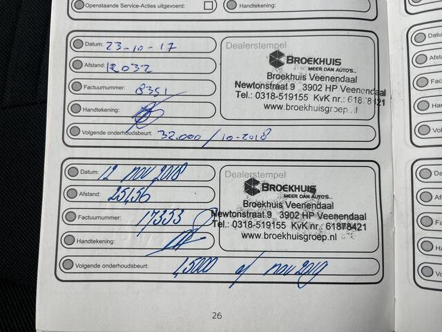 Ford FOCUS 1.0 Titanium / Navigatie full map / Cruise- en Climate Control / Parkeersensoren voor en achter / Keyless Start / Verwarmde Voorruit / Bluetooth / Radio / All Season Banden