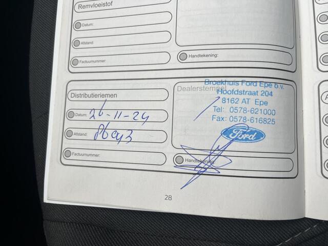 Ford FOCUS 1.0 Titanium / Navigatie full map / Cruise- en Climate Control / Parkeersensoren voor en achter / Keyless Start / Verwarmde Voorruit / Bluetooth / Radio / All Season Banden