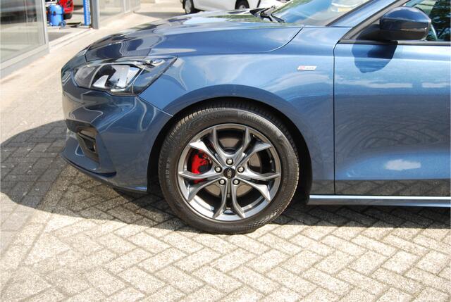 Ford FOCUS Wagon 1.5 EcoBoost ST-Line Business 150pk TREKHAAK | WINTERPACK | CAMERA | GROTE SPOILER | NAVIGATIE