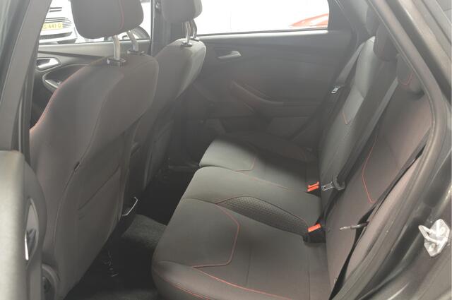 Ford FOCUS Wagon 1.5 ST-Line // NAVI // CLIMA // CRUISE // PDC V&A // 1ste EIGENAAR // DEALER ONDERHOUIDEN //