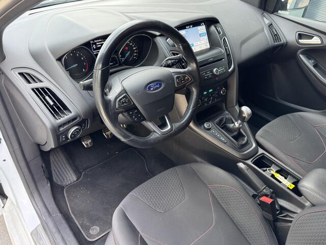 Ford FOCUS Wagon 1.0 Ecoboost 125pk H6 ST-Line Navigatie LMV PDC Climate Control