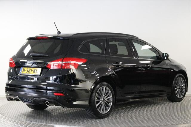 Ford FOCUS Wagon 1.5 ST-Line 182 PK. Airco | Soel- en stuurverw | Carplay | Cruise.