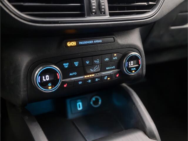 Ford FOCUS Wagon 1.0 EcoBoost ST-Line Automaat (APPLE CARPLAY, GROOT NAVI, STUUR/STOELVERWARMING, GETINT GLAS, SPORTSTOELEN, CAMERA, KEYLESS, LANE ASSIST, NIEUWSTAAT)