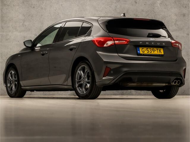 Ford FOCUS 1.0 EcoBoost ST Line (APPLE CARPLAY, GROOT NAVI, LED KOPLAMPEN, GETINT GLAS, SPORTSTOELEN, PARKEERSENSOREN, ZWART HEMEL, CRUISE, NIEUWE APK, NIEUWSTAAT)