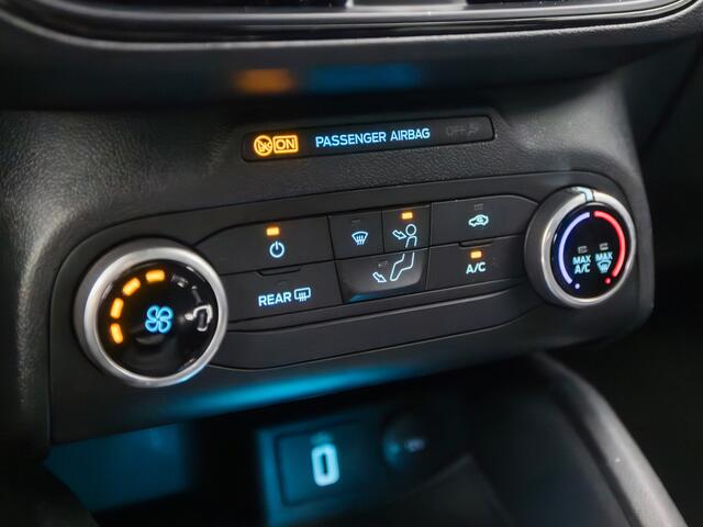 Ford FOCUS 1.0 EcoBoost ST Line (APPLE CARPLAY, GROOT NAVI, LED KOPLAMPEN, GETINT GLAS, SPORTSTOELEN, PARKEERSENSOREN, ZWART HEMEL, CRUISE, NIEUWE APK, NIEUWSTAAT)