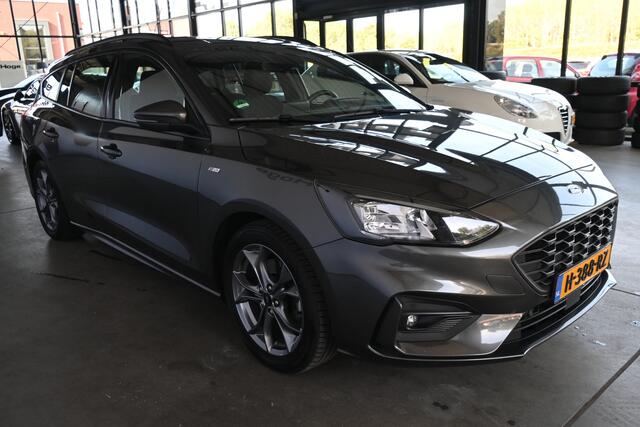 Ford FOCUS Wagon 1.0 EcoBoost ST Line Business Navigatie Cruise control Airco Trekhaak PDC Goed Onderhouden Inruil Mogelijk!