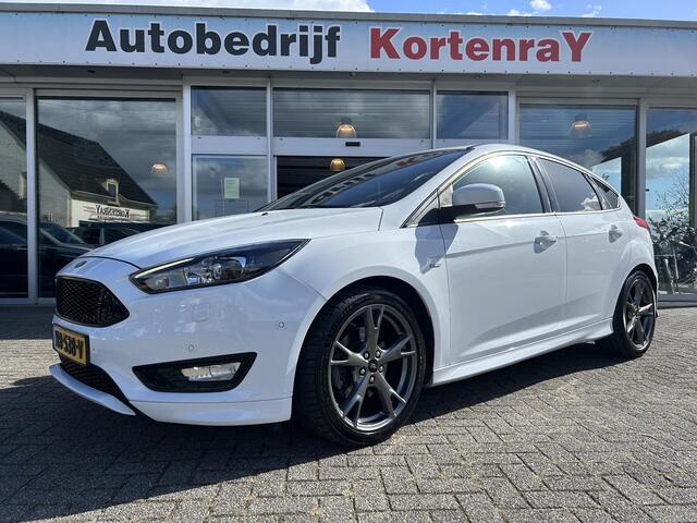 Ford FOCUS 1.5 ST-Line /airco/cruise control/pdc/d-riem vervangen bij km172194 - 04-11-2024/100% dealer onderhouden.