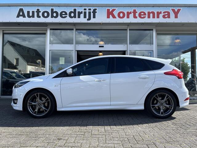 Ford FOCUS 1.5 ST-Line /airco/cruise control/pdc/d-riem vervangen bij km172194 - 04-11-2024/100% dealer onderhouden.