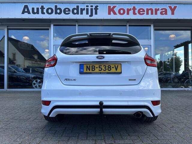 Ford FOCUS 1.5 ST-Line /airco/cruise control/pdc/d-riem vervangen bij km172194 - 04-11-2024/100% dealer onderhouden.