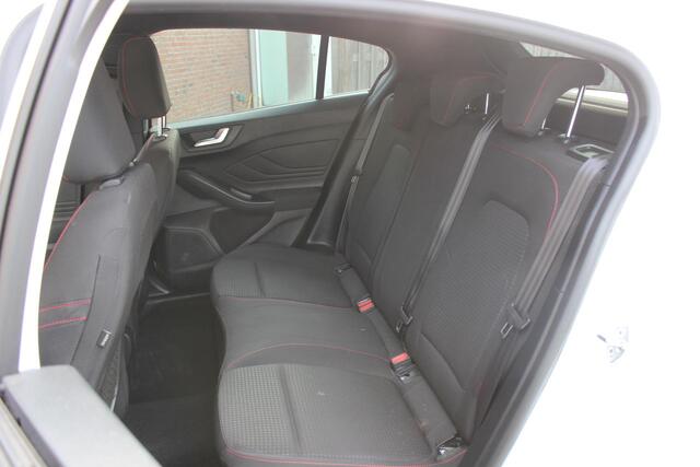 Ford FOCUS 1.0i EcoB. 125pk Automaat ST-Line Business Navigatie, Camera, Cruise, Winterpack, 17"