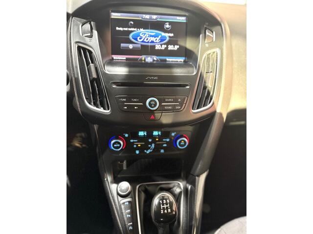 Ford FOCUS 1.0 Titanium BT-TELEFOONVERBINDING NAVI CLIMA CRUISE VOICE KEYLESS-START PDC LMV NIEUWE RIEM