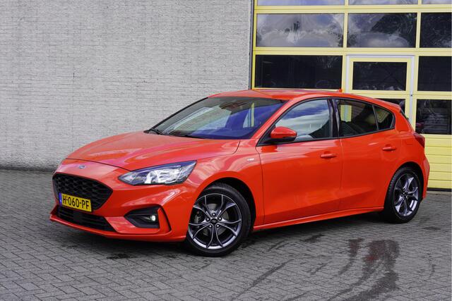 Ford FOCUS 1.5 EcoBlue 5drs ST Line Business BJ2020 Lmv 17" | Led | Pdc | Achteruitrijcamera | Navi | Keyless entry | Verwarmd voorruit | Climate control | Cruise control | Verwarmde voorstoelen | Verwarmd stuurwiel | Zwarte hemel | Getint glas