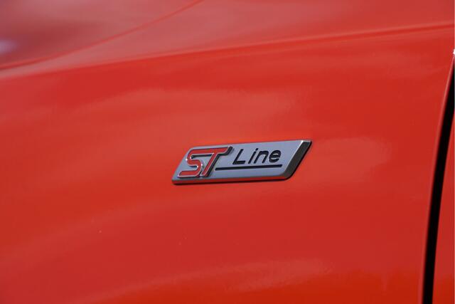 Ford FOCUS 1.5 EcoBlue 5drs ST Line Business BJ2020 Lmv 17" | Led | Pdc | Achteruitrijcamera | Navi | Keyless entry | Verwarmd voorruit | Climate control | Cruise control | Verwarmde voorstoelen | Verwarmd stuurwiel | Zwarte hemel | Getint glas