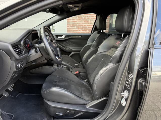 Ford FOCUS 2.3 ST-3 280PK Performance RECARO/B&O/MILLTEK/MAXTON/CARPLAY/HEAD-UP/CAMERA/KEYLESS/LED-ADAPTIVE/MAGNETIC-GRAU/UNIEKE AUTO
