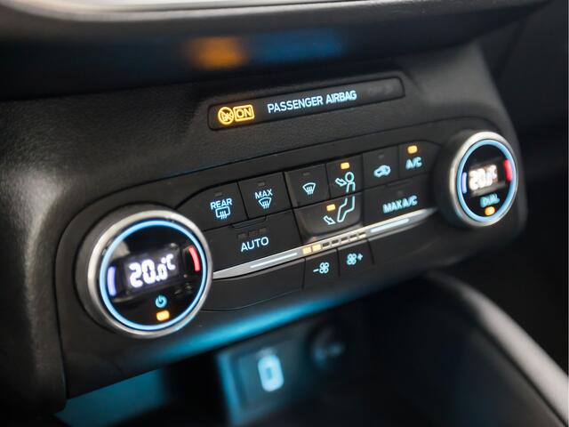 Ford FOCUS 1.0 EcoBoost Titanium Sport (APPLE CARPLAY, GROOT NAVI, KEYLESS, LED KOPLAMPEN, GETINT GLAS, SPORTSTOELEN, LM VELGEN, CRUISE, DAB+, NIEUWE APK, NIEUWSTAAT)