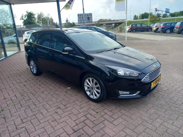 Ford FOCUS Wagon 1.5 Titanium 150 PK, Airco(automatisch), Multimedia systeem, App connect, Cruise control, Navigatie, Parkeerhulp, Parkeersensoren, Stuurverwarming, Stoelverwarming , Voorruit verwarmd, Zeer nette auto inclusief Bovag garantie
