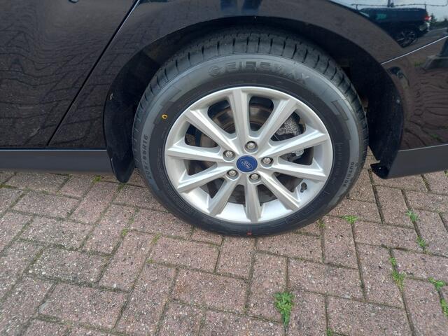 Ford FOCUS Wagon 1.5 Titanium 150 PK, Airco(automatisch), Multimedia systeem, App connect, Cruise control, Navigatie, Parkeerhulp, Parkeersensoren, Stuurverwarming, Stoelverwarming , Voorruit verwarmd, Zeer nette auto inclusief Bovag garantie